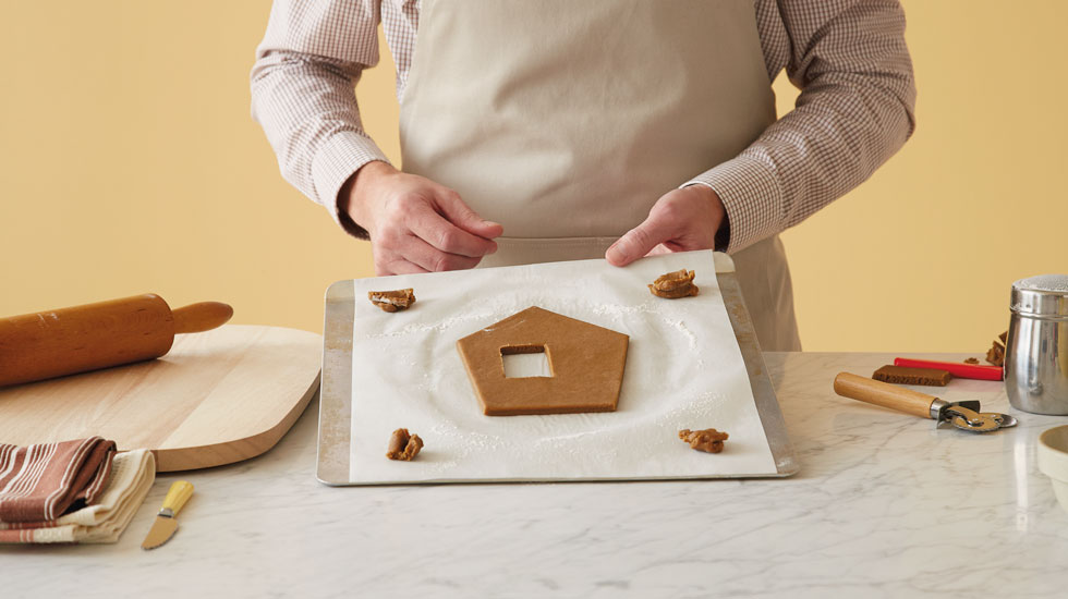 How to make a Halloween gingerbread house: prepare for baking