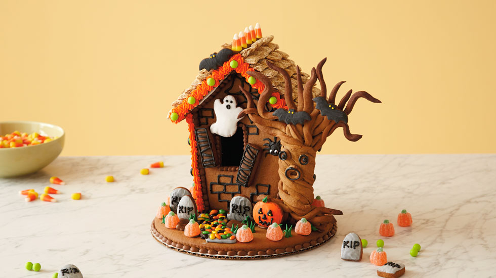 How to make a Halloween gingerbread house: Intermediate version