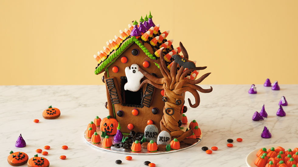 How to make a Halloween gingerbread house: Advanced version