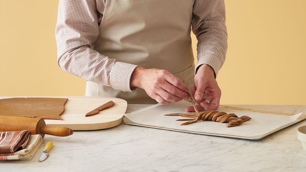 How to make a Halloween gingerbread house: create branches