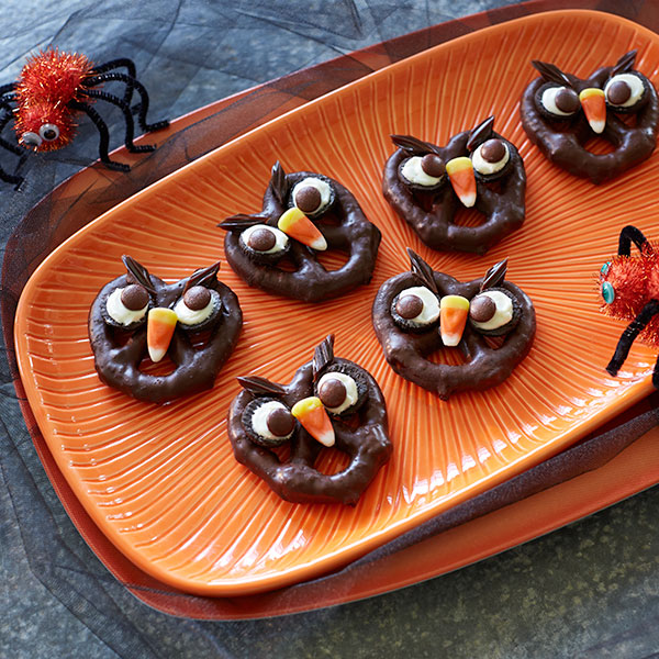 Pretzowls Chocolate-Covered Pretzels Recipe