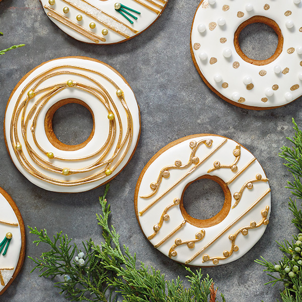 Gingerbread Christmas Wreath Cookies with Metallic Piping